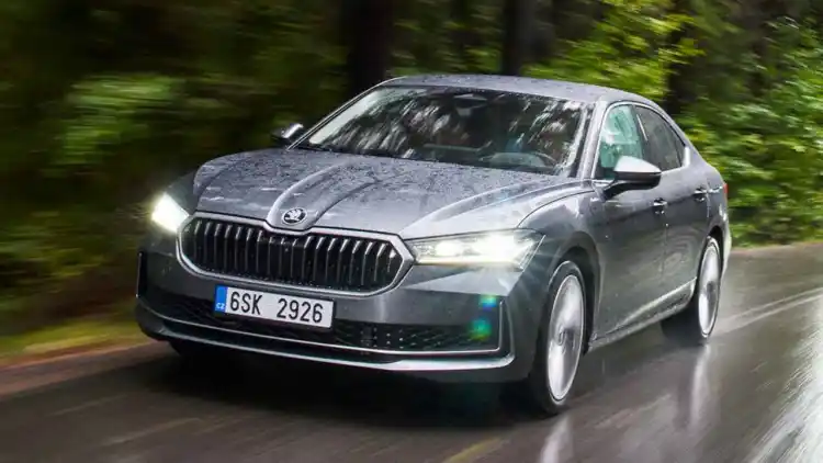 Unexpected European Mastery: 2026 Skoda Superb First Drive—Luxury, Practicality, and Surprising Comfort in Prague’s Streets